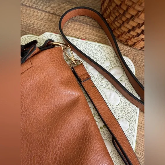 Moda Luxe Henri Tan Vegan Leather Fold Over Expandable Crossbody Bag - Picture 16 of 16